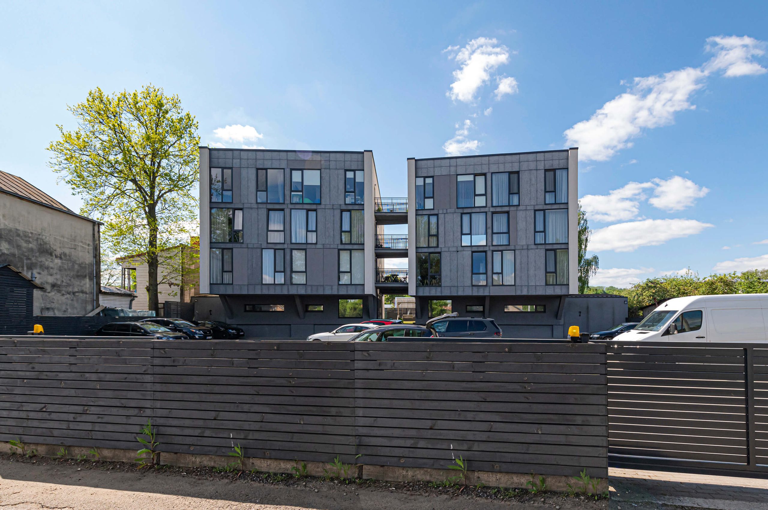 Parduodamas itin šviesus ir ekonomiškas dviejų kambarių butas netoli centrinės miesto dalies