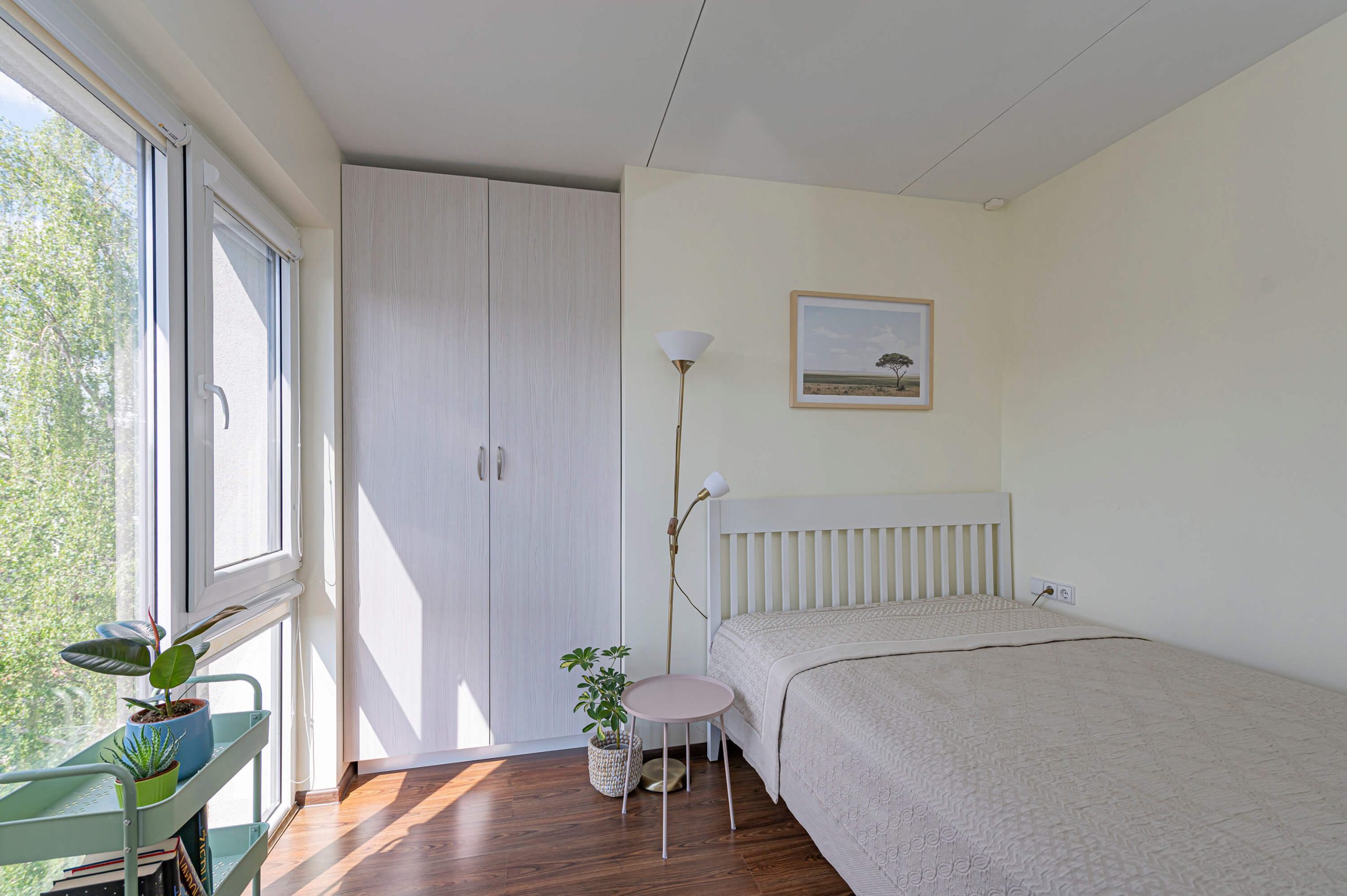 Parduodamas itin šviesus ir ekonomiškas dviejų kambarių butas netoli centrinės miesto dalies