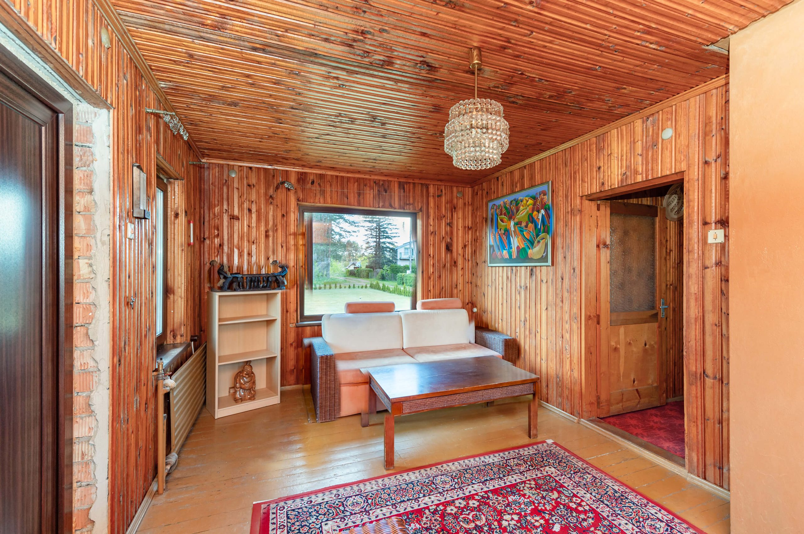 Išpuoselėta sodyba-namas su erdviu (22 a.) kraštiniu sklypu