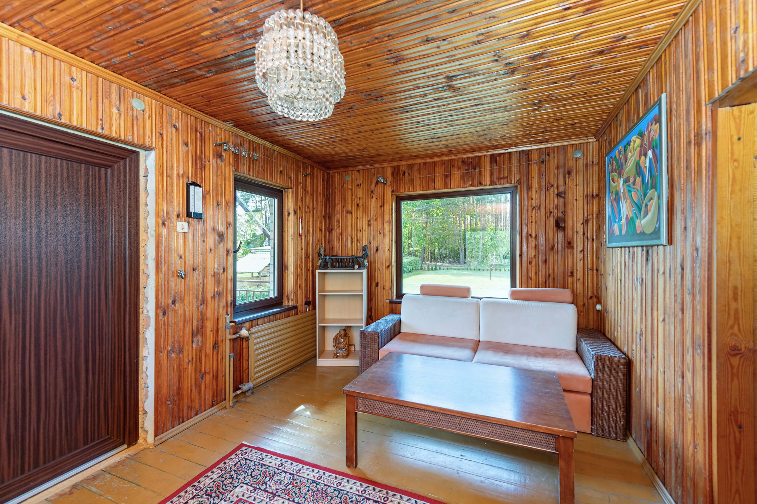 Išpuoselėta sodyba-namas su erdviu (22 a.) kraštiniu sklypu