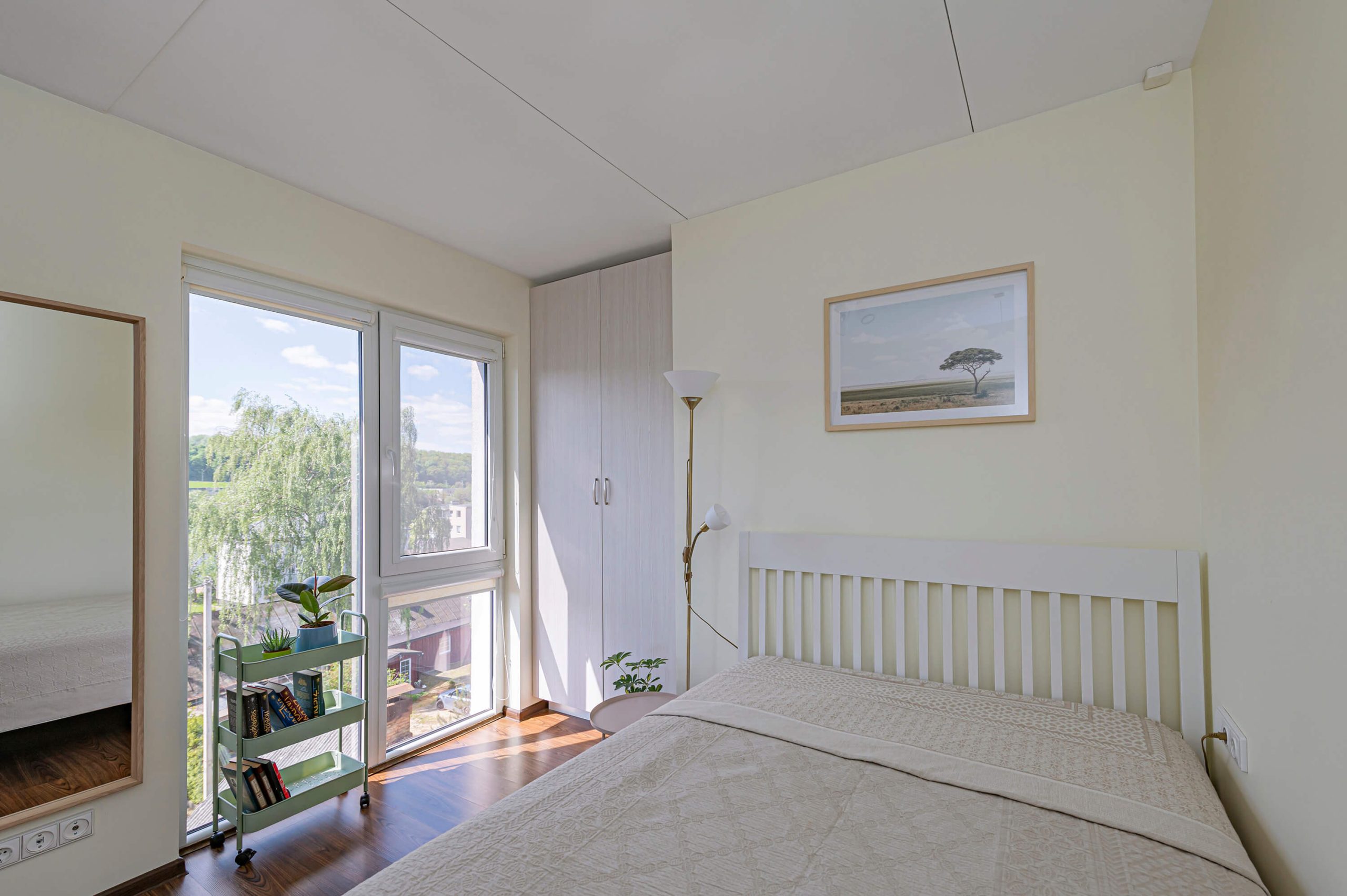 Parduodamas itin šviesus ir ekonomiškas dviejų kambarių butas netoli centrinės miesto dalies