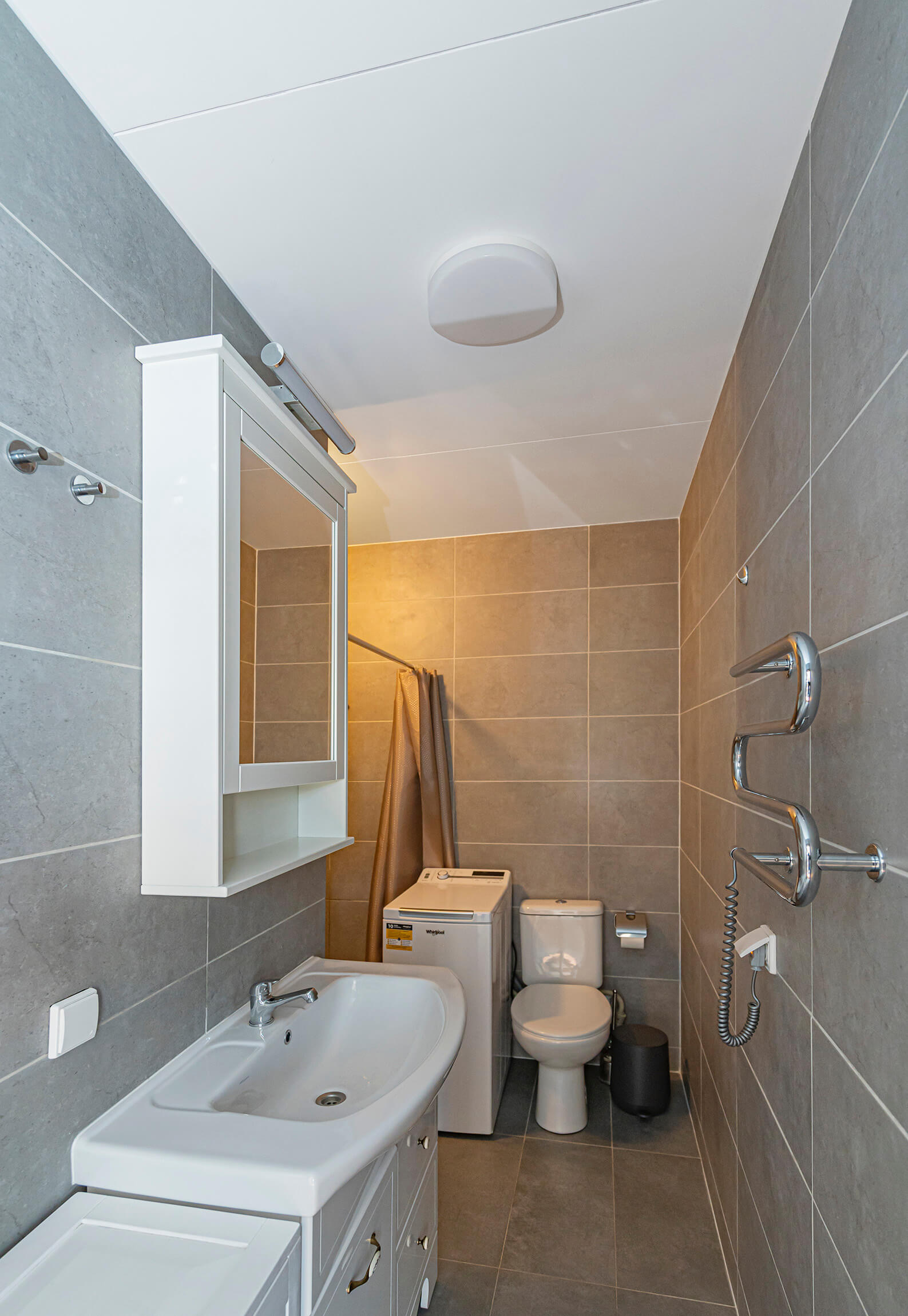 Parduodamas itin šviesus ir ekonomiškas dviejų kambarių butas netoli centrinės miesto dalies