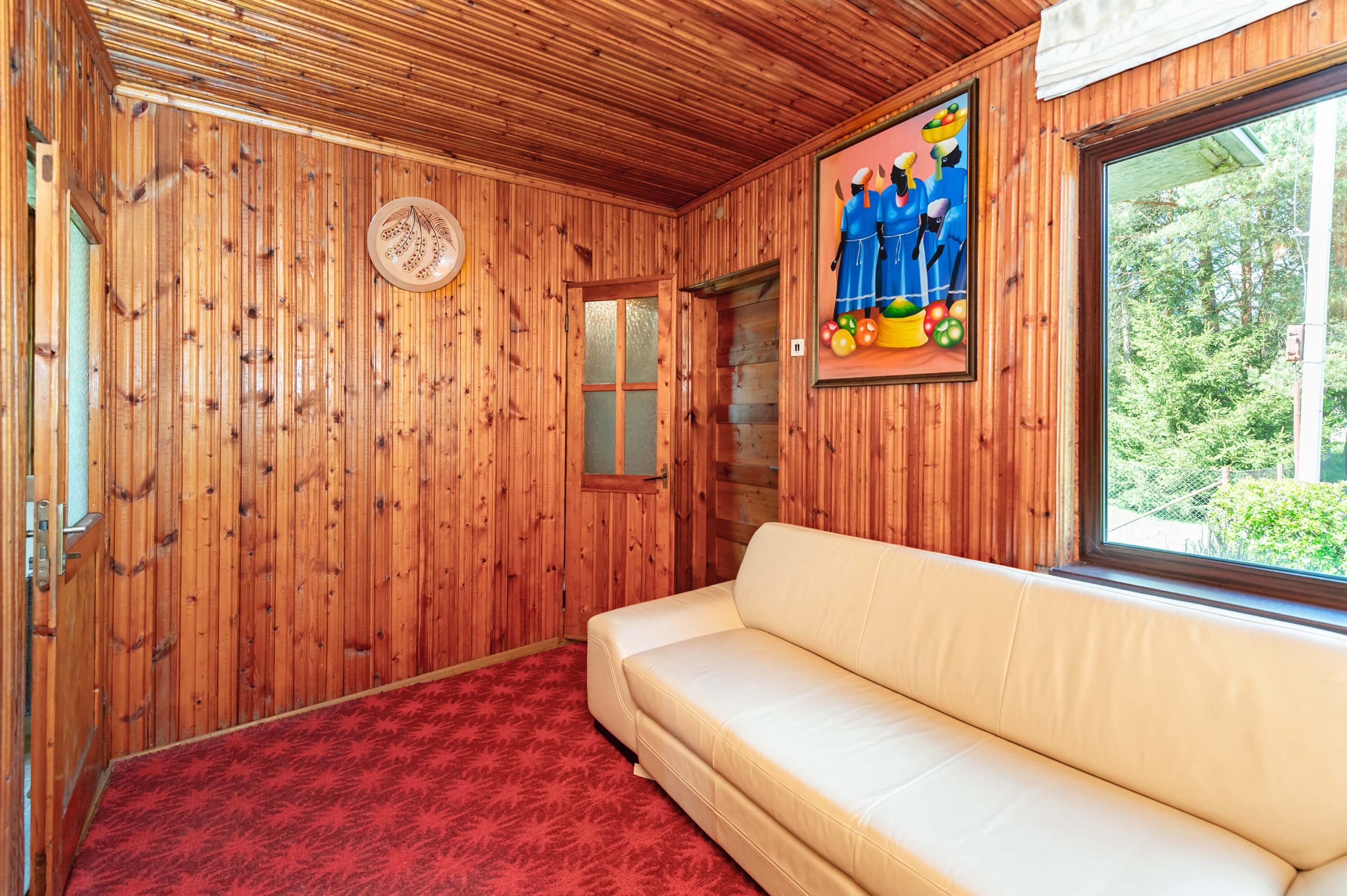 Išpuoselėta sodyba-namas su erdviu (22 a.) kraštiniu sklypu