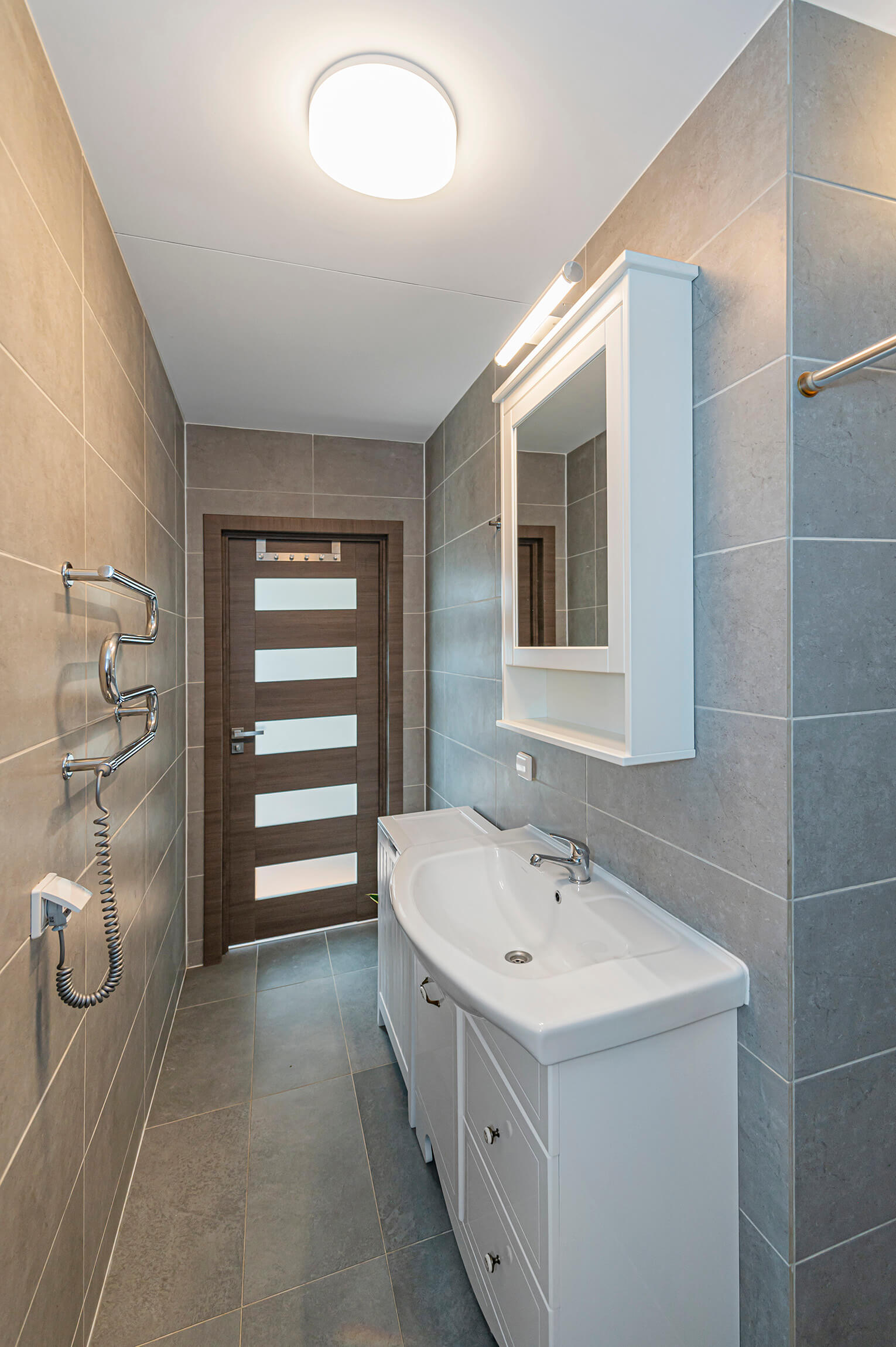 Parduodamas itin šviesus ir ekonomiškas dviejų kambarių butas netoli centrinės miesto dalies