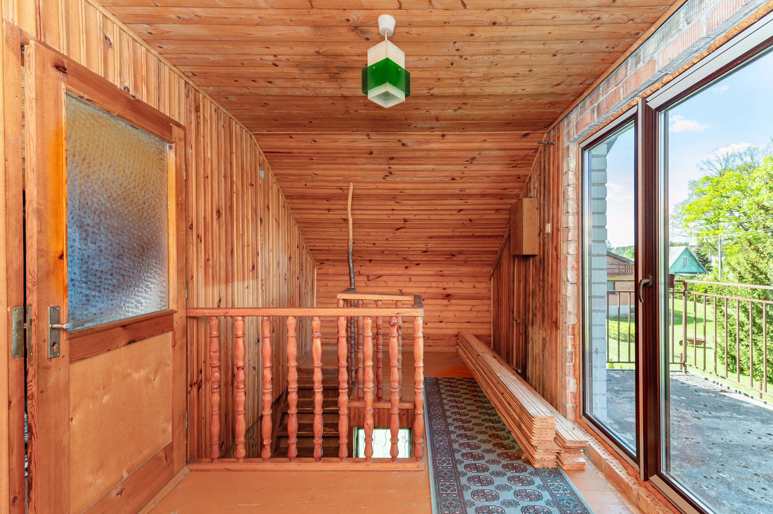 Išpuoselėta sodyba-namas su erdviu (22 a.) kraštiniu sklypu