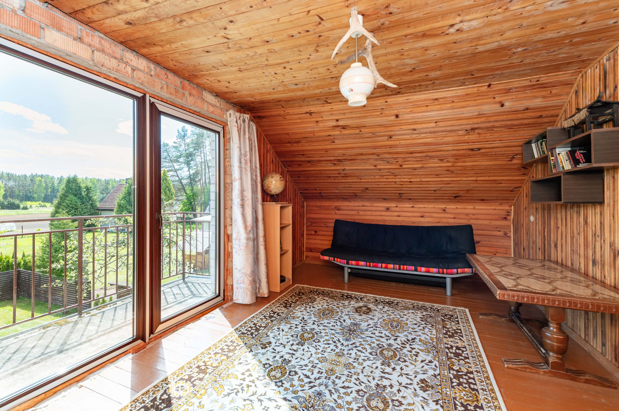 Išpuoselėta sodyba-namas su erdviu (22 a.) kraštiniu sklypu