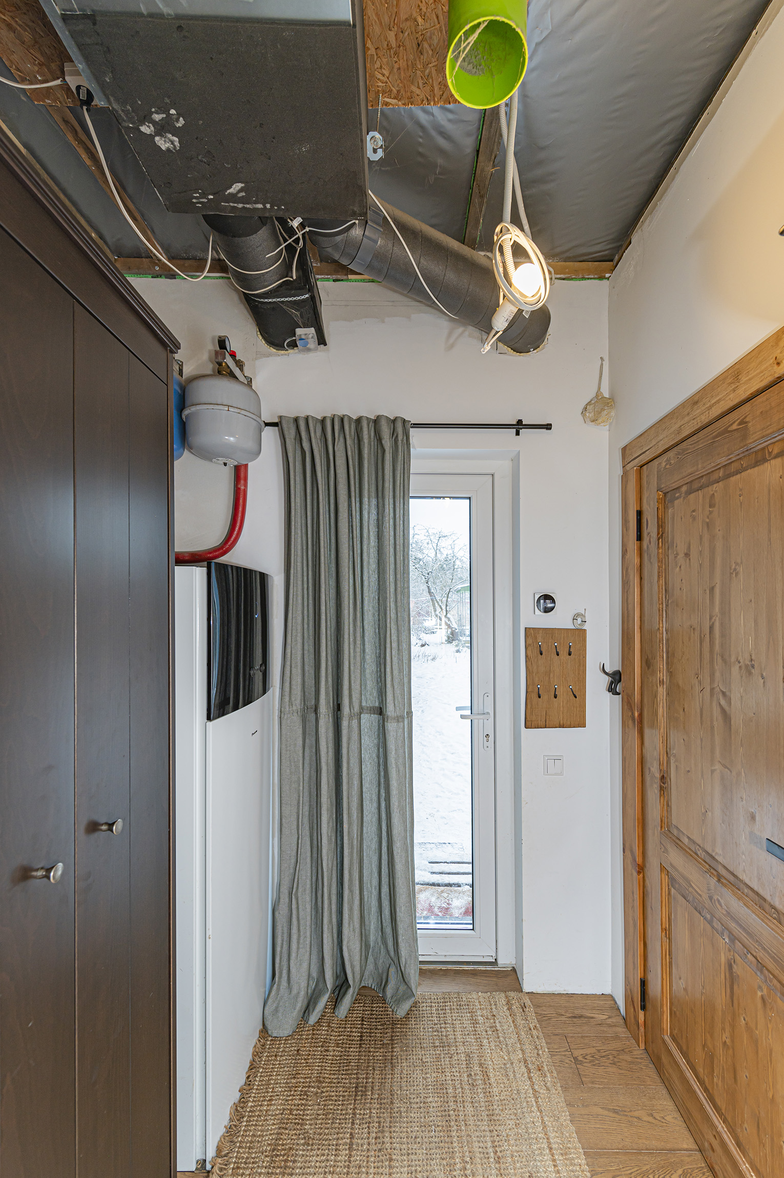 A+ klasės namas tarpe pušynų ir Neries (Salupiai)