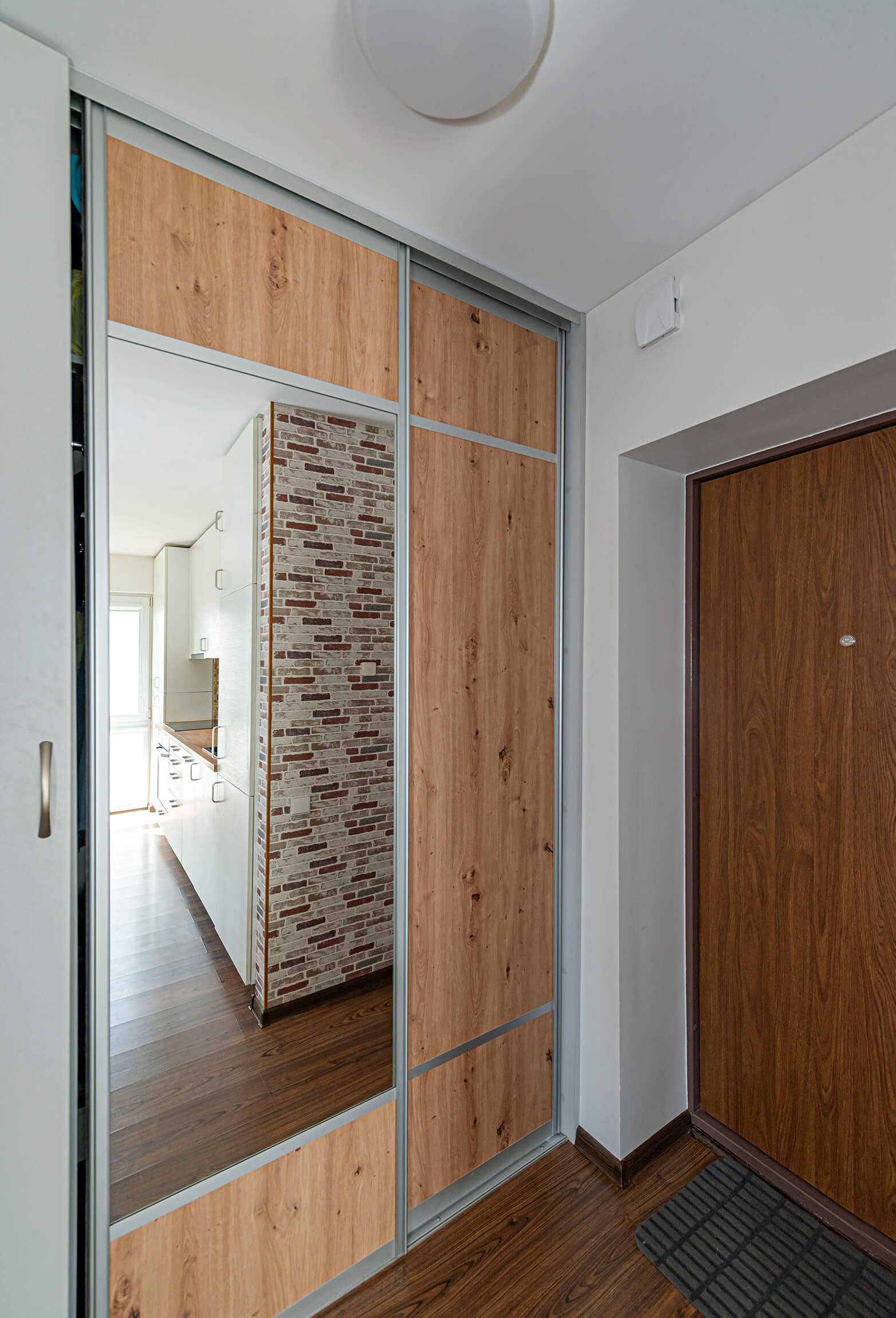 Parduodamas itin šviesus ir ekonomiškas dviejų kambarių butas netoli centrinės miesto dalies