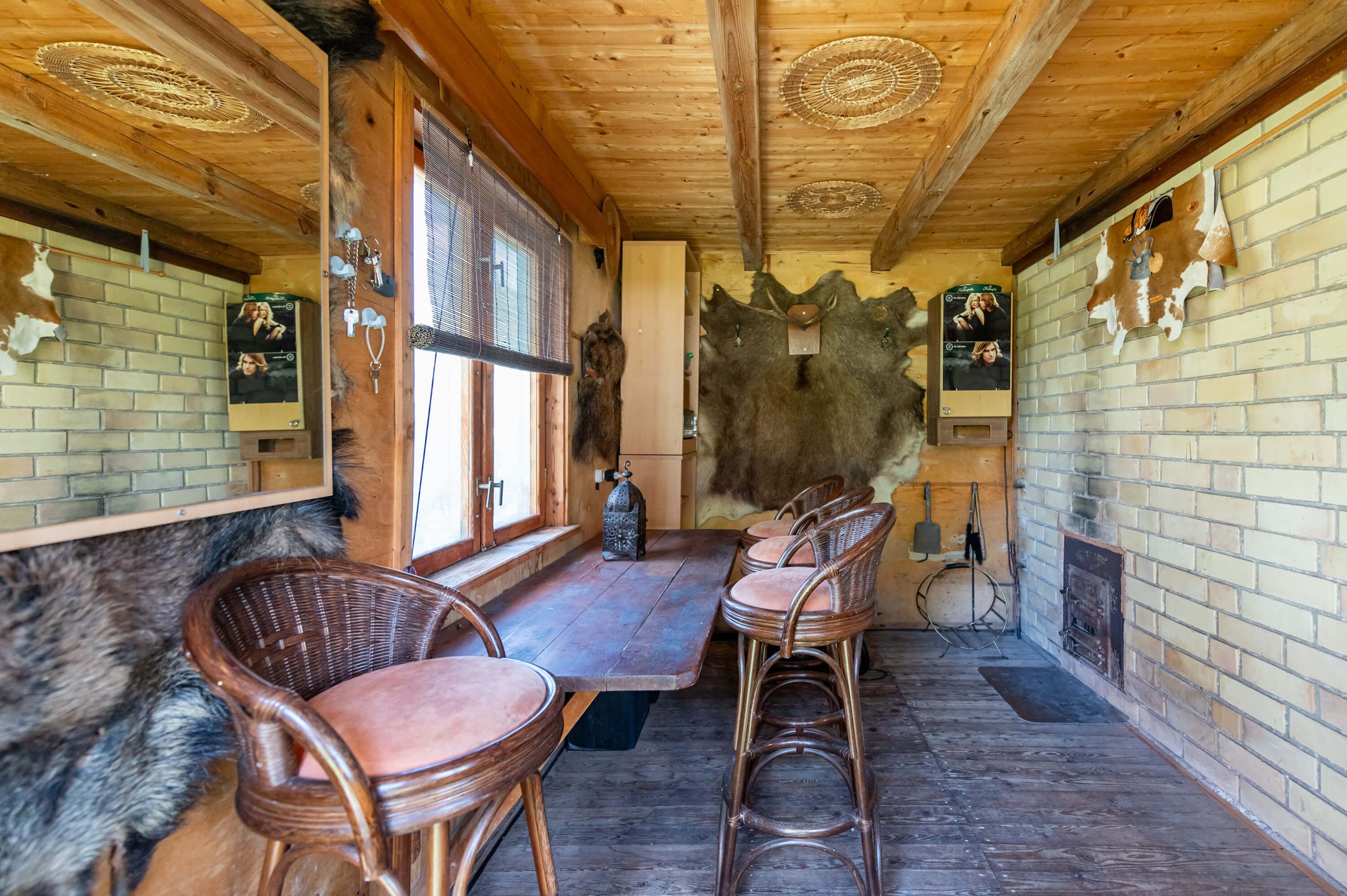 Išpuoselėta sodyba-namas su erdviu (22 a.) kraštiniu sklypu