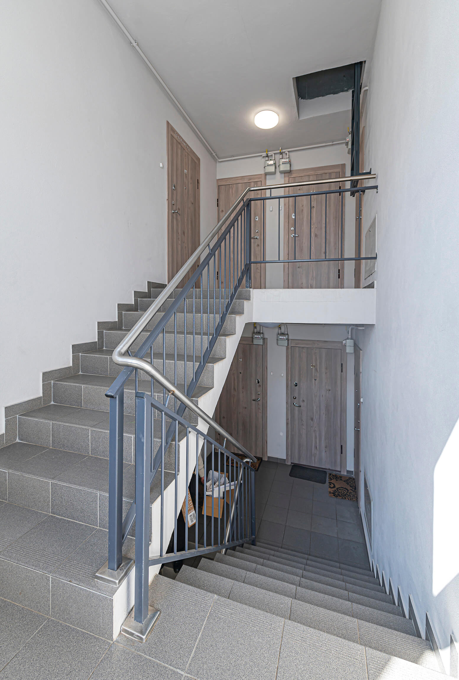 Parduodamas itin šviesus ir ekonomiškas dviejų kambarių butas netoli centrinės miesto dalies