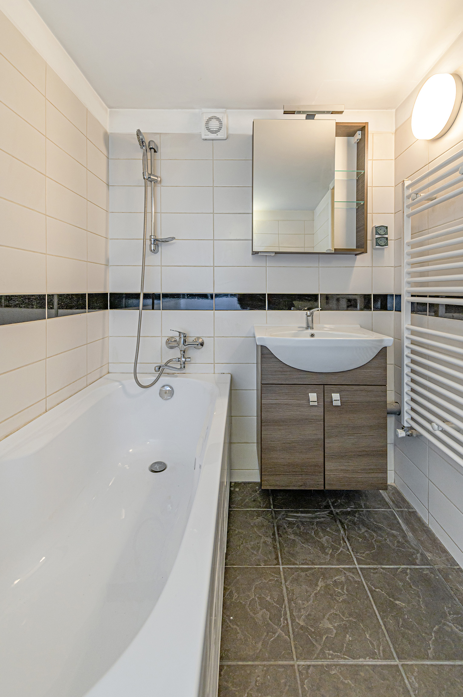 Labai tvarkingas sodo namas šalia miško (Bartoniai)!