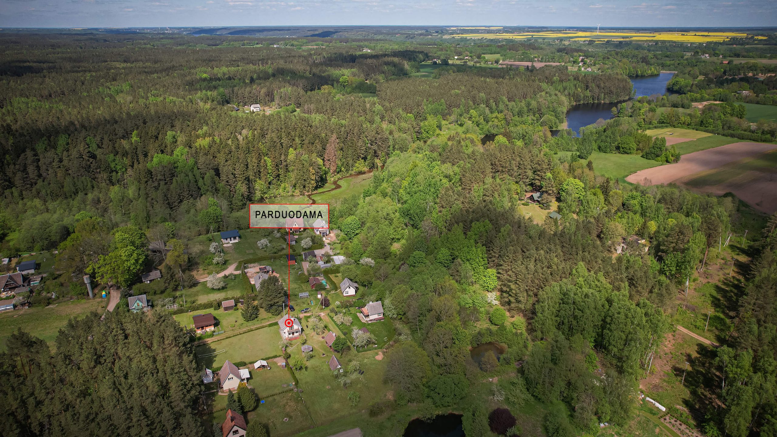 Išpuoselėta sodyba-namas su erdviu (22 a.) kraštiniu sklypu