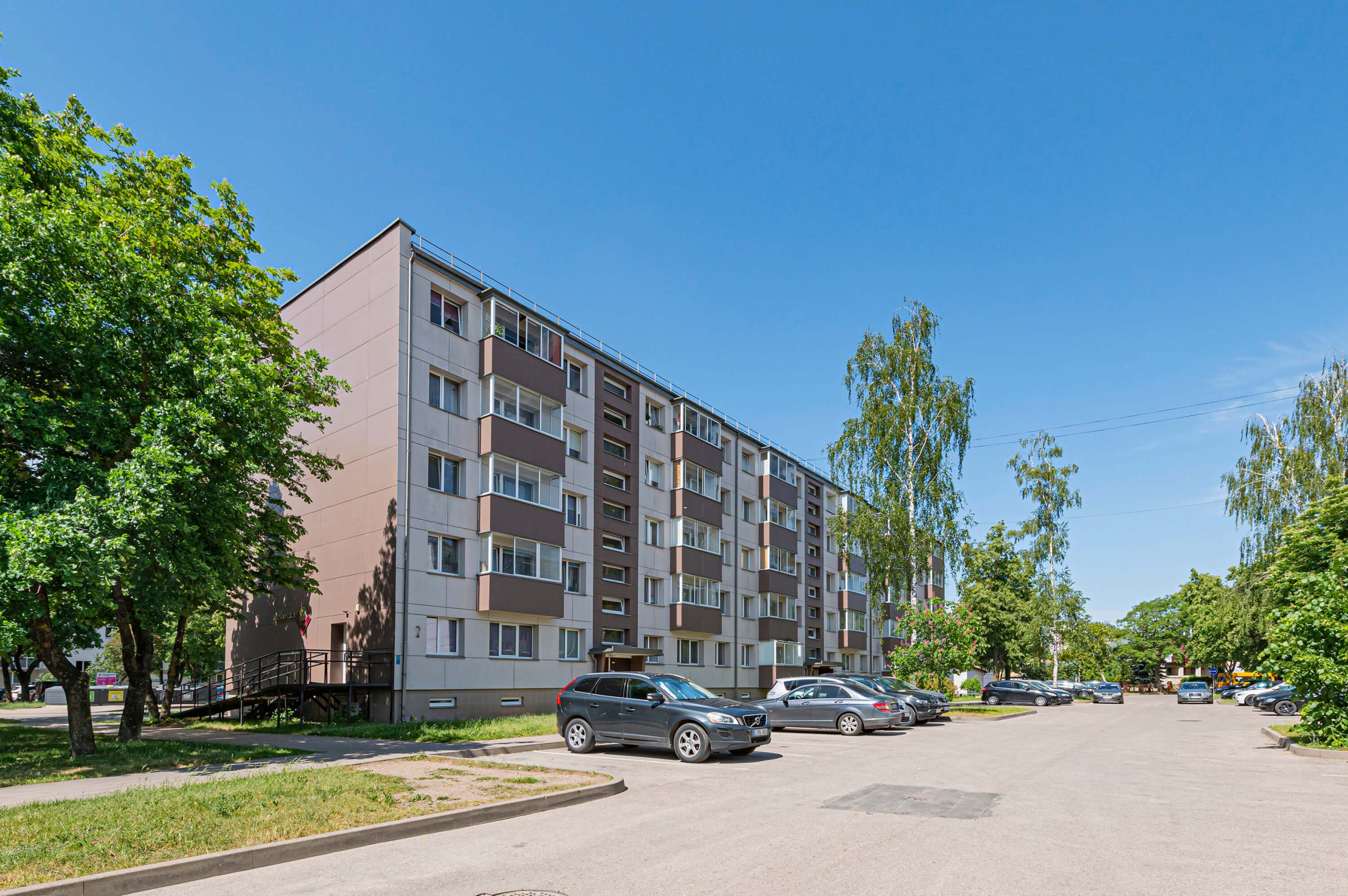 Parduodamas tvarkingas 2-jų kambarių butas renovuotame name!