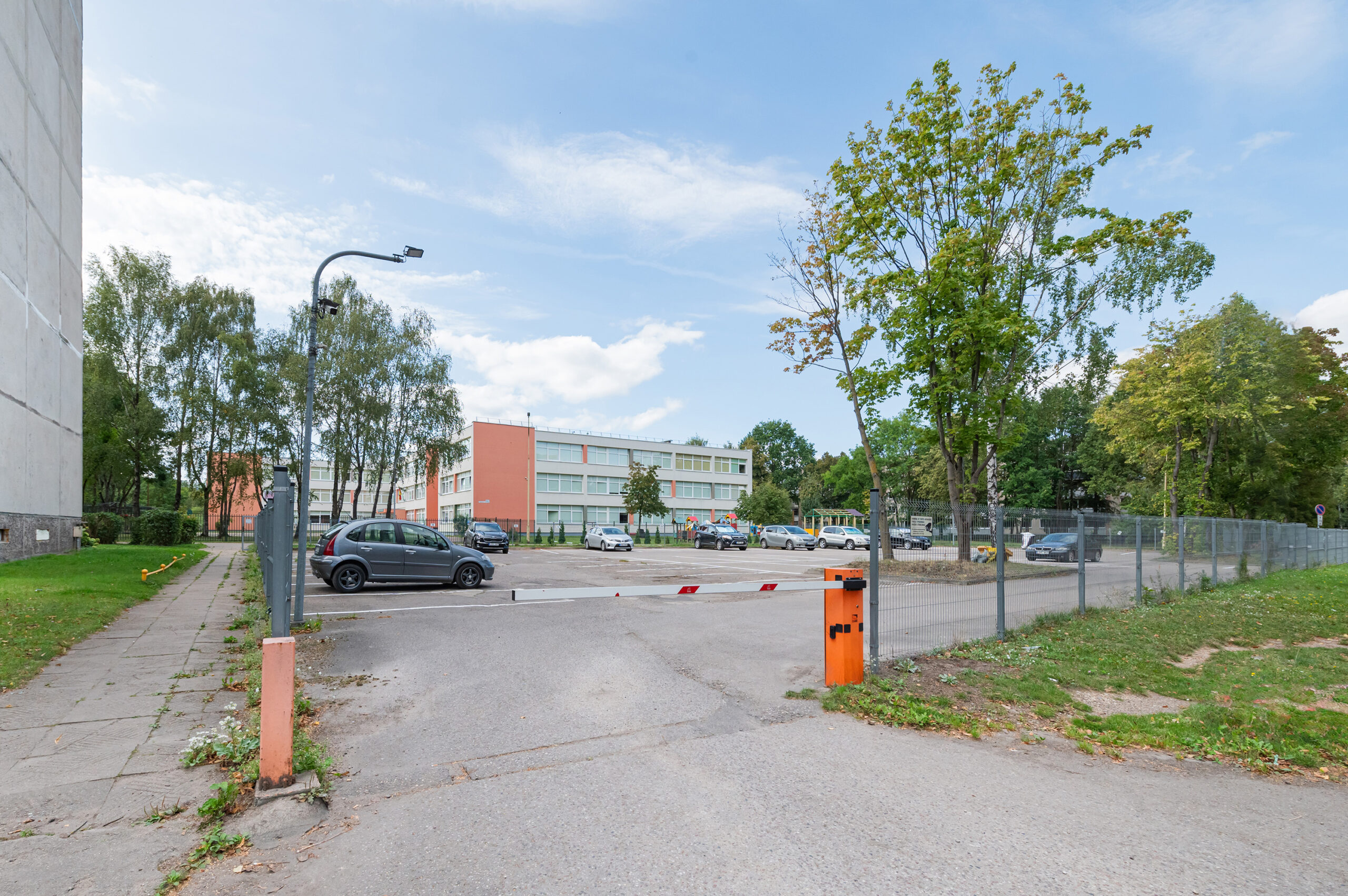 Trijų kambarių butas, besiribojantis su Dainavos parku!