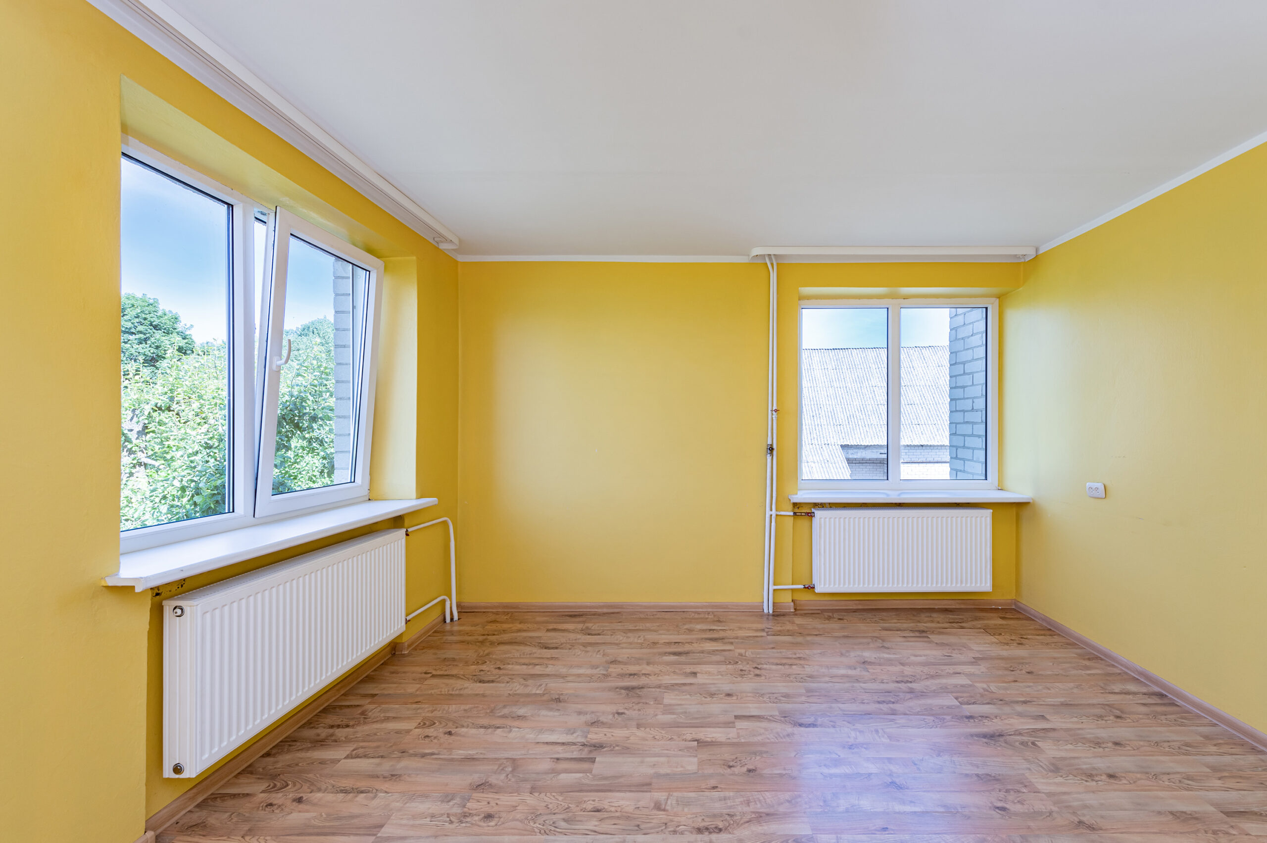 Erdvus mūrinis namas ramioje vietoje