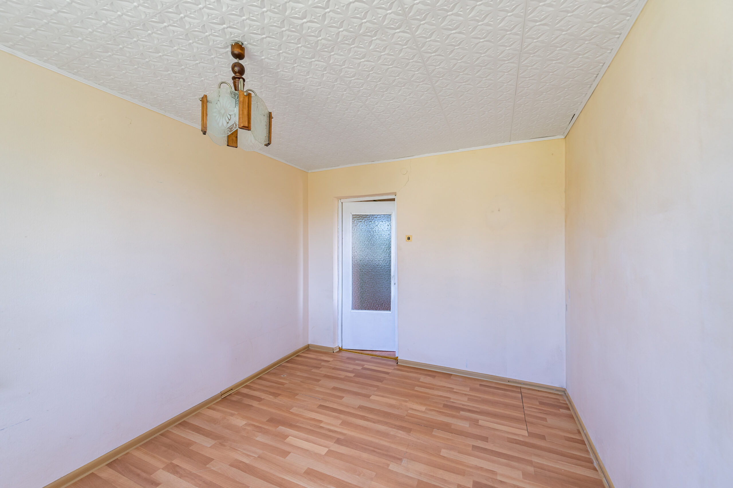 Erdvus mūrinis namas ramioje vietoje