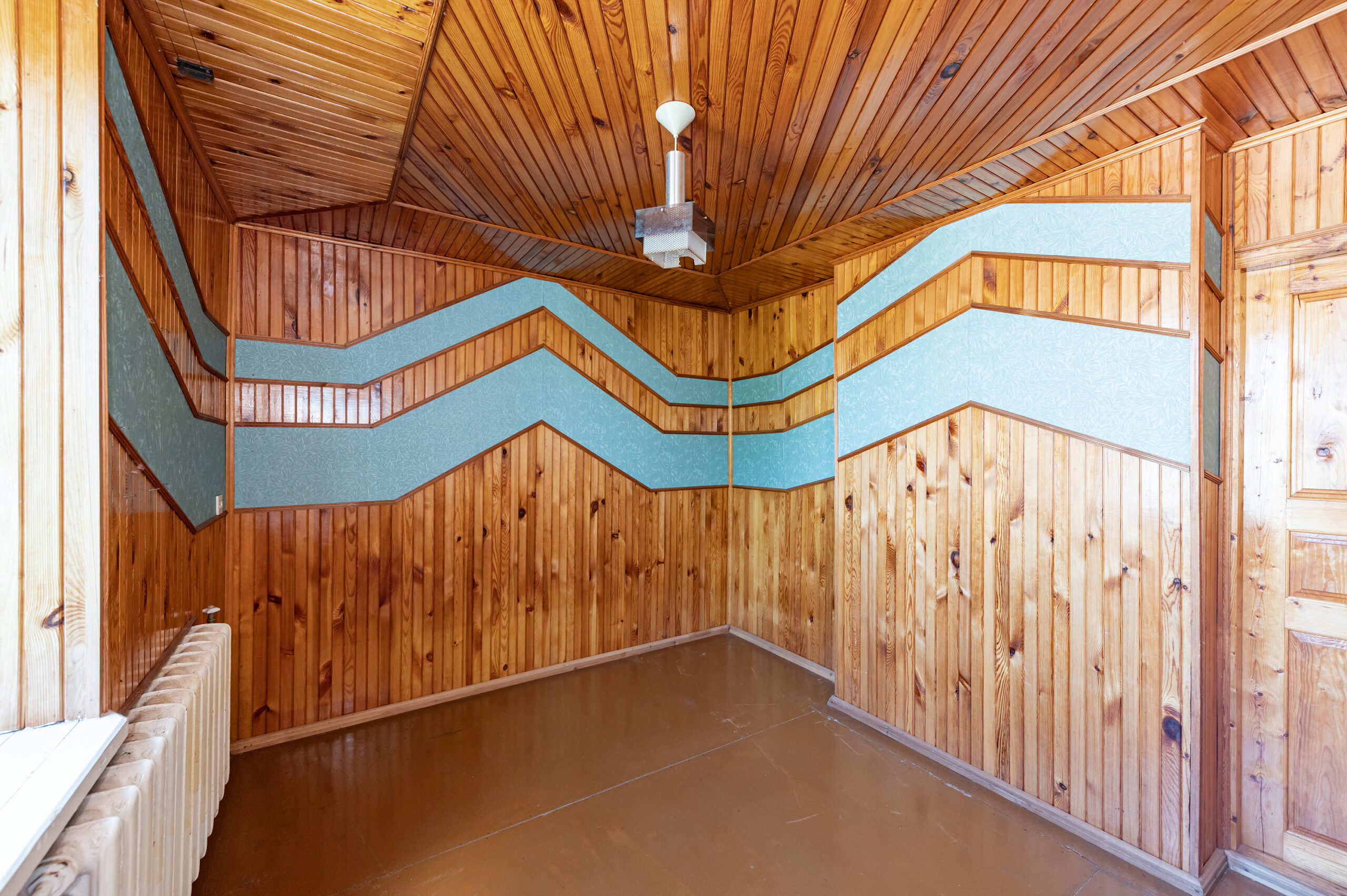 Erdvus mūrinis namas ramioje vietoje