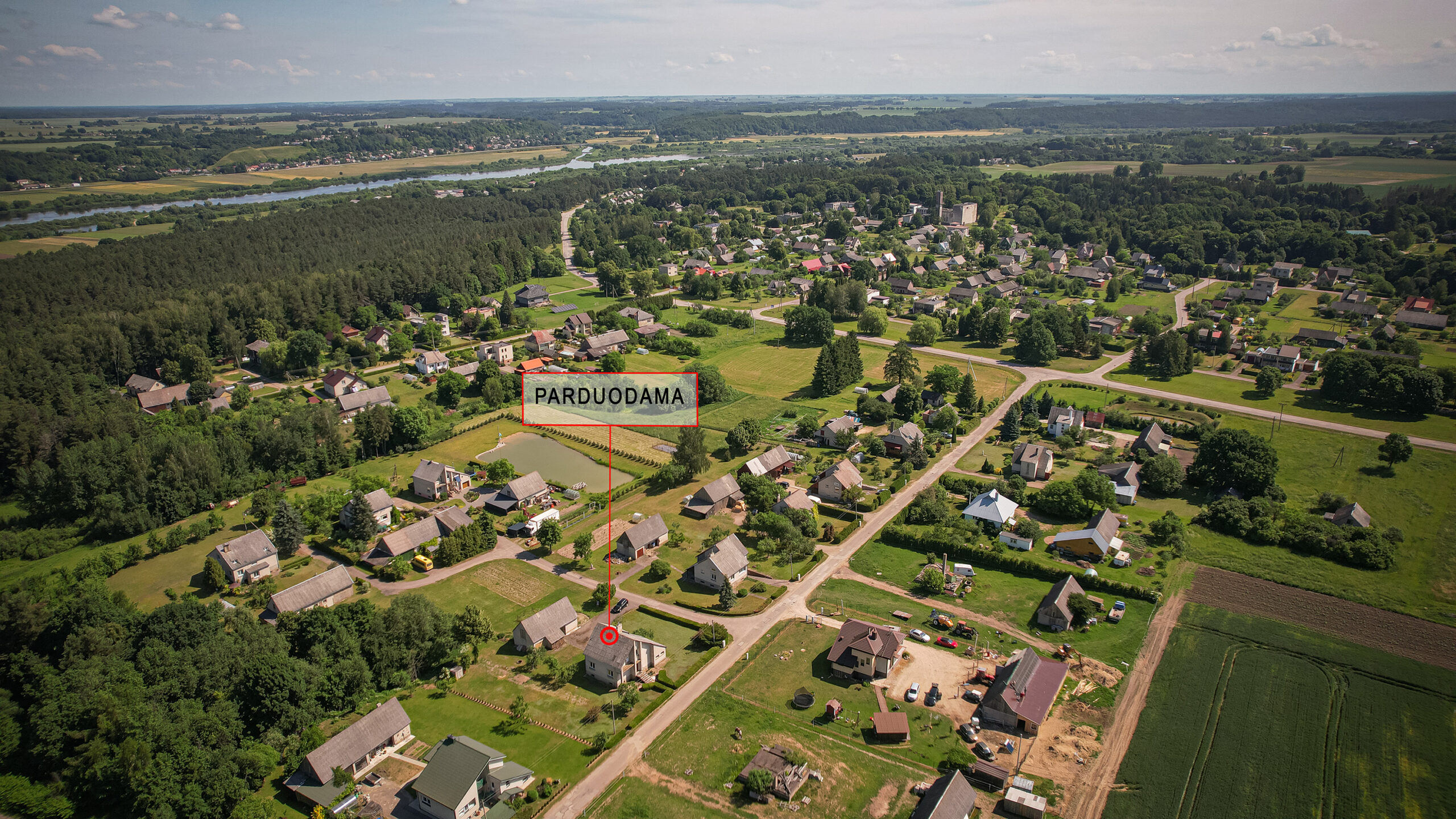 Erdvus mūrinis namas ramioje vietoje