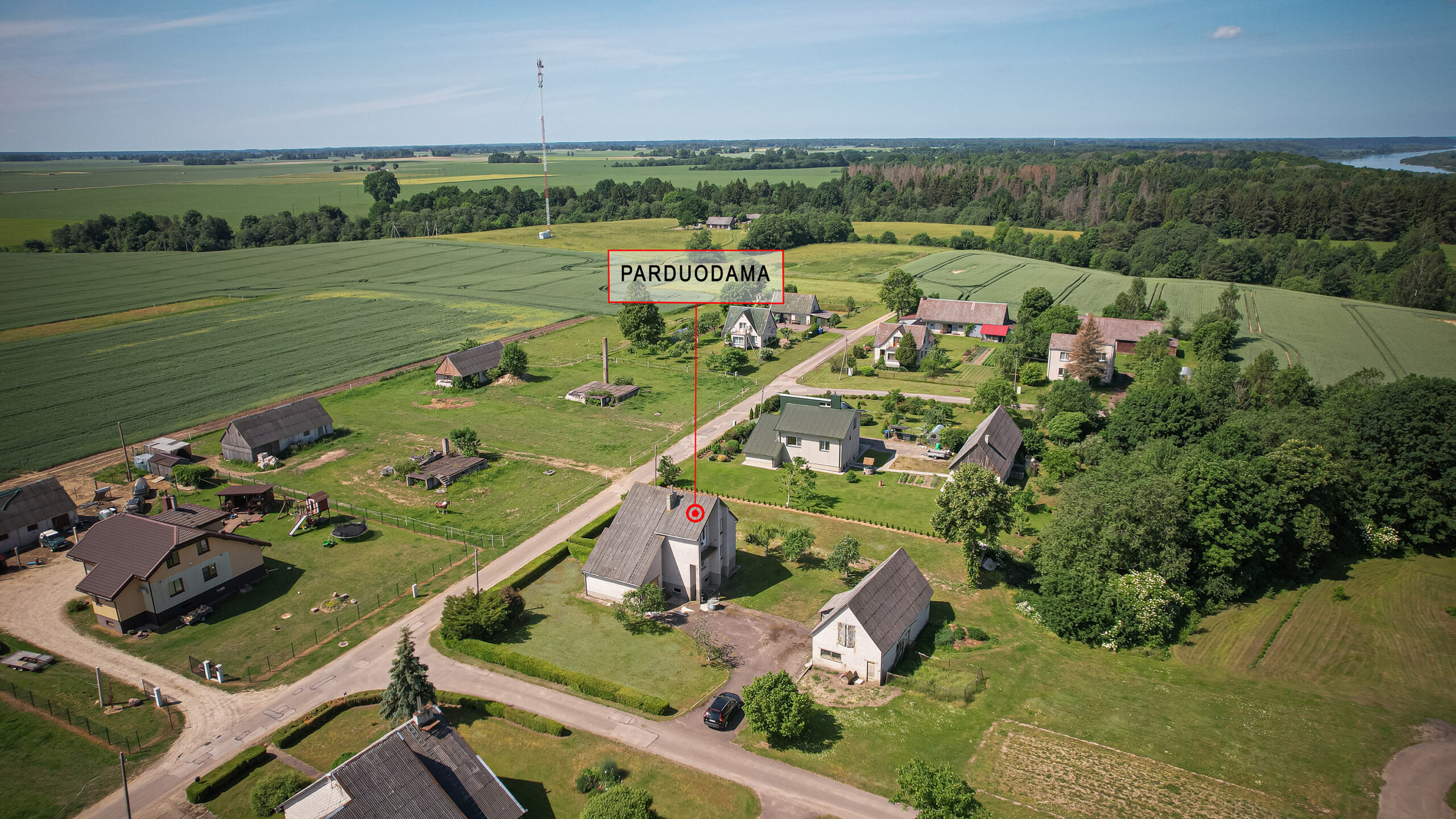 Erdvus mūrinis namas ramioje vietoje