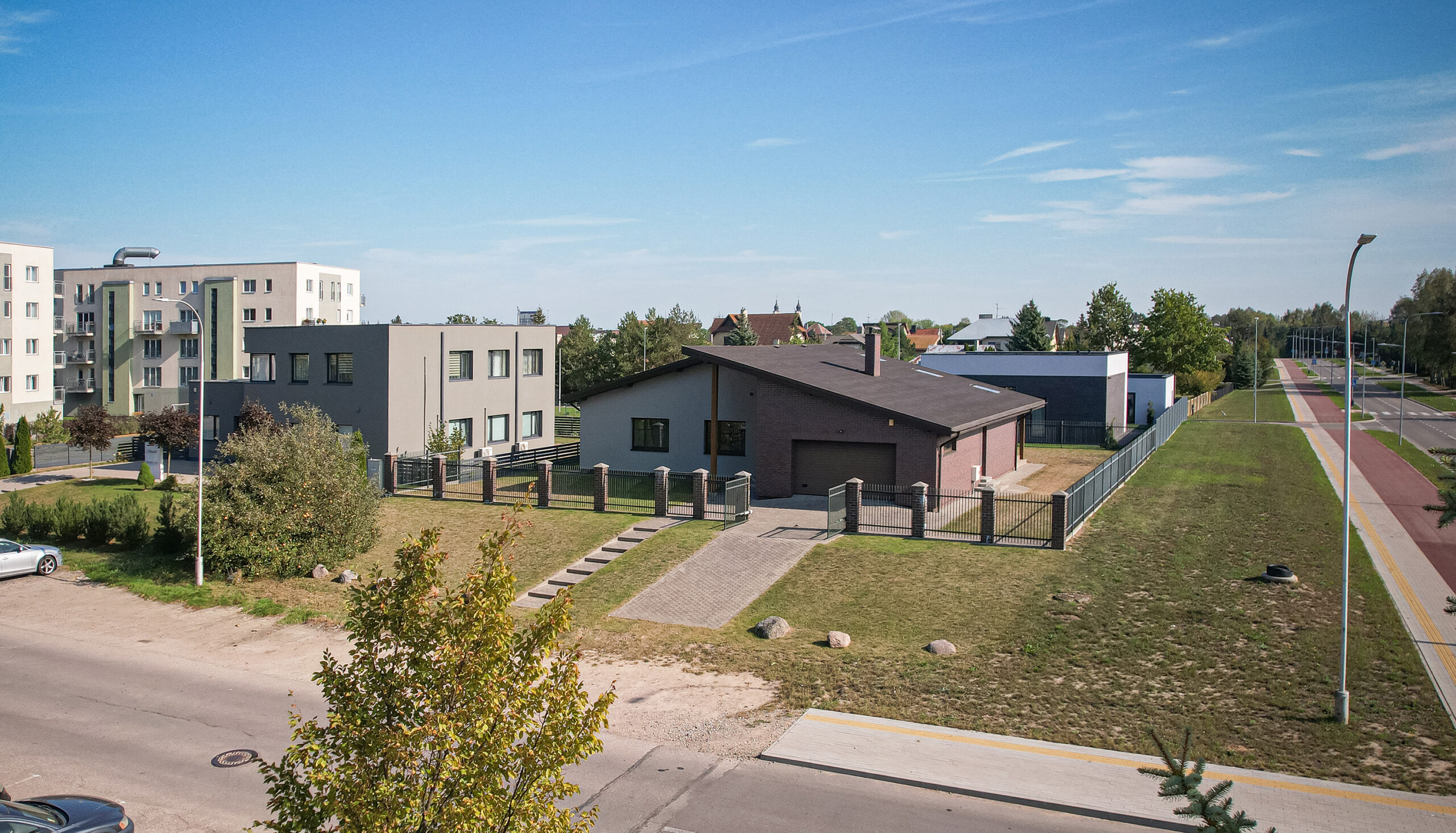 Parduodamas ilgaamžės architektūros namas su garažu Marijampolės mieste
