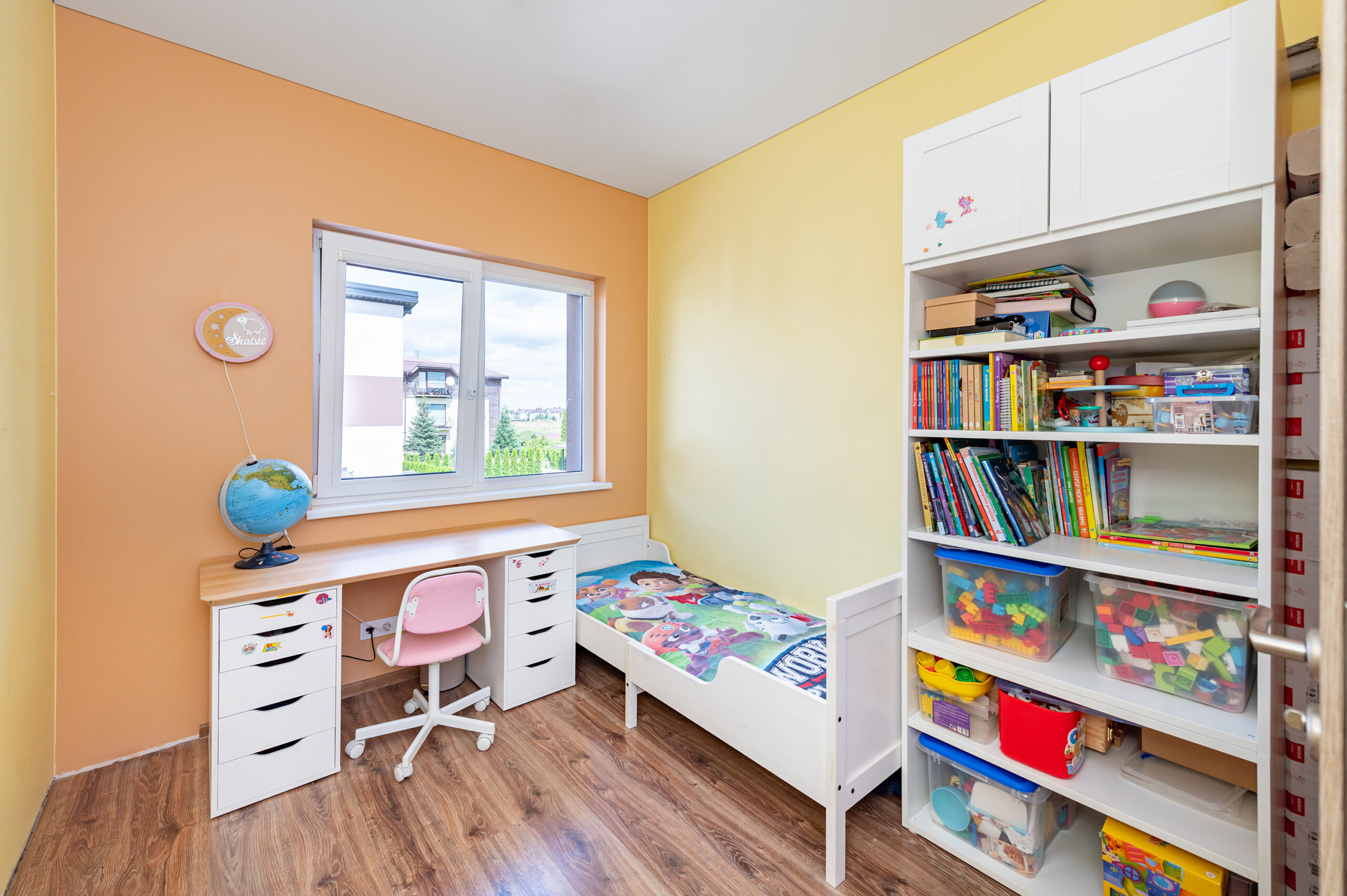 Kampinis kotedžas Užliedžiuose su erdviu kiemeliu