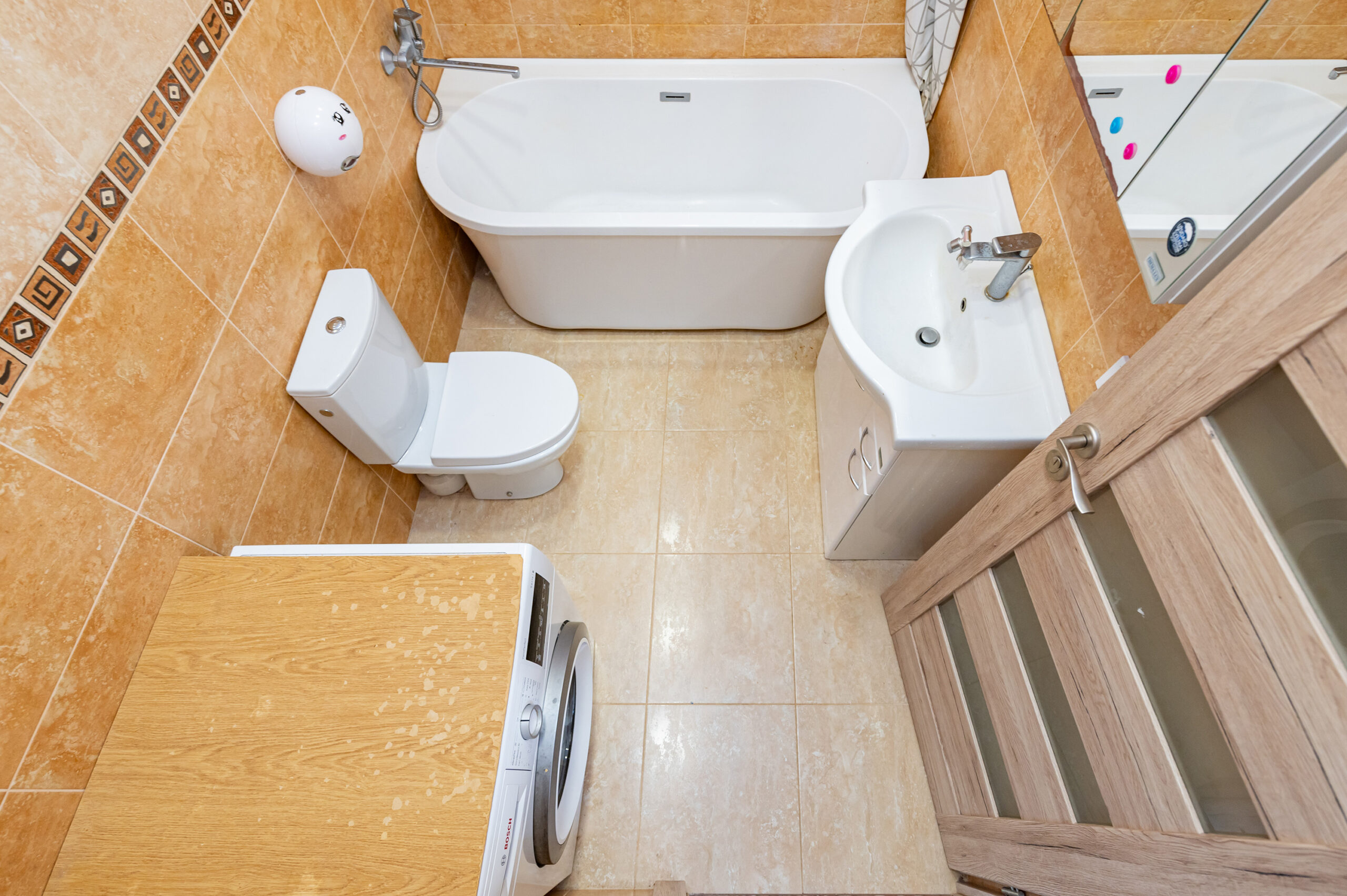 Kampinis kotedžas Užliedžiuose su erdviu kiemeliu