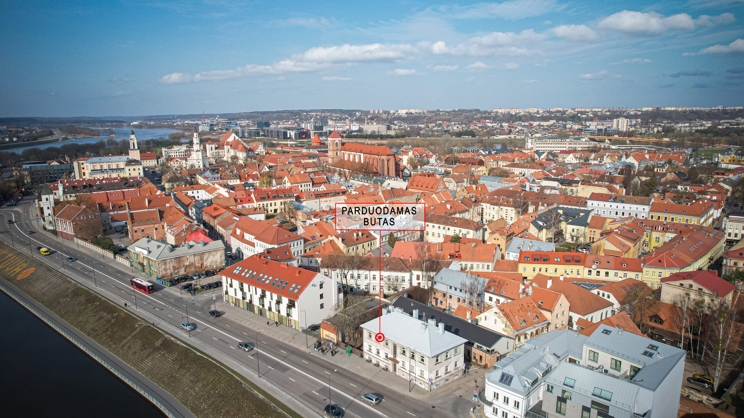 Butas su parkavimo vieta Kauno senamiestyje