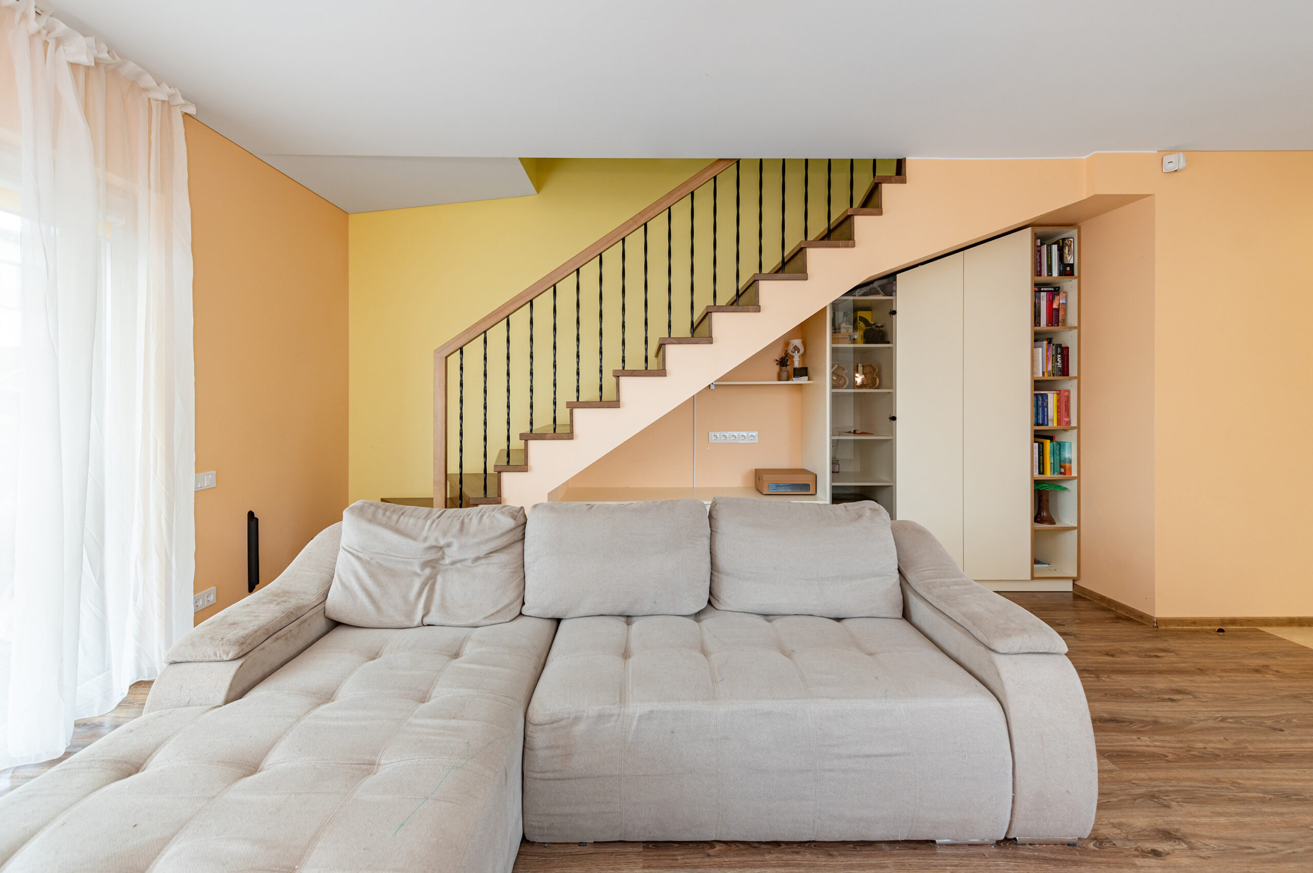 Kampinis kotedžas Užliedžiuose su erdviu kiemeliu