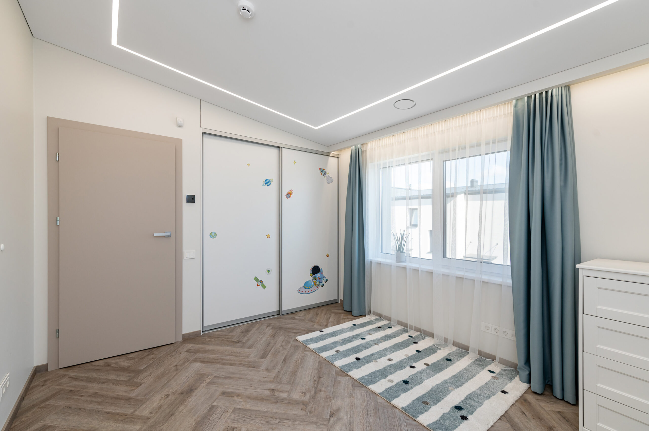 Parduodamas šviesus ir šiuolaikiškas kotedžas Noreikiškėse